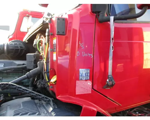 VOLVO VNL COWL