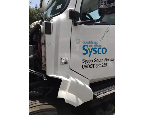 VOLVO VNL COWL
