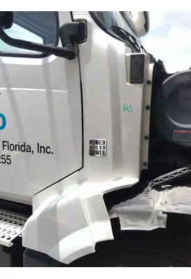 VOLVO VNL COWL