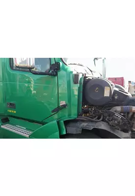 VOLVO VNL COWL