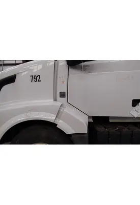 VOLVO VNL COWL