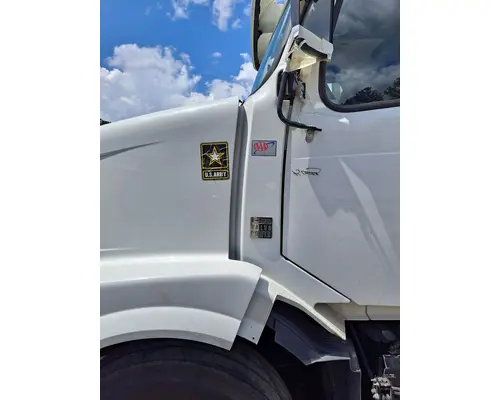 VOLVO VNL COWL