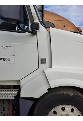 VOLVO VNL COWL