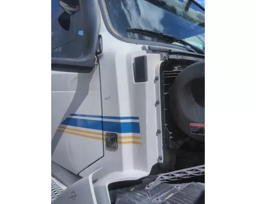 VOLVO VNL COWL