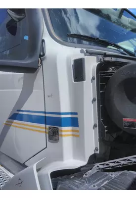 VOLVO VNL COWL