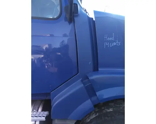 VOLVO VNL COWL