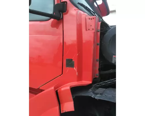 VOLVO VNL COWL