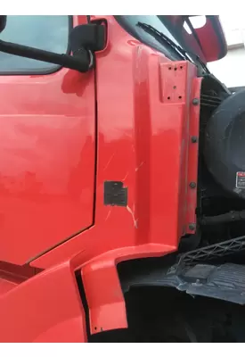 VOLVO VNL COWL