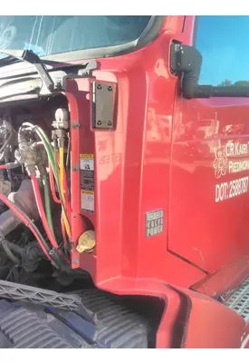 VOLVO VNL COWL