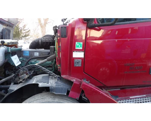 VOLVO VNL COWL