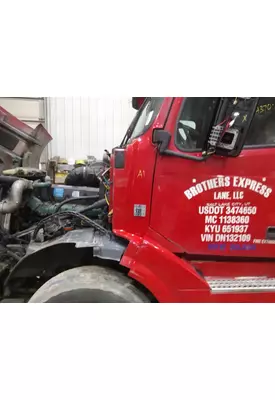 VOLVO VNL COWL