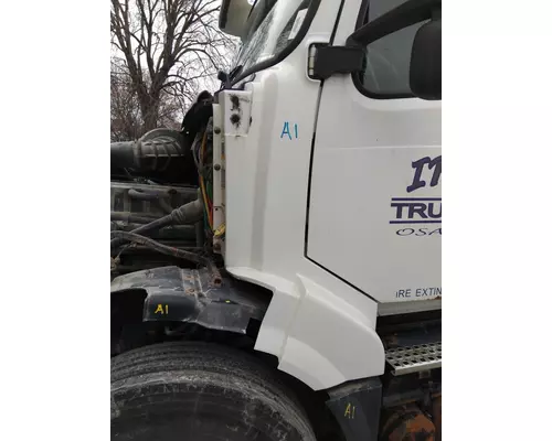 VOLVO VNL COWL