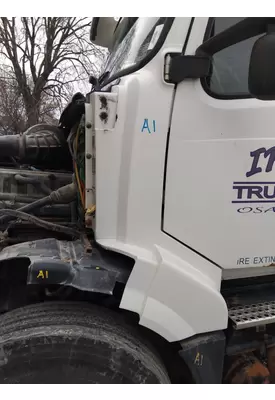 VOLVO VNL COWL