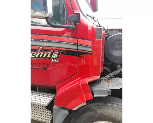 VOLVO VNL COWL