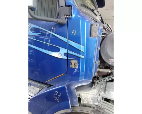 VOLVO VNL COWL