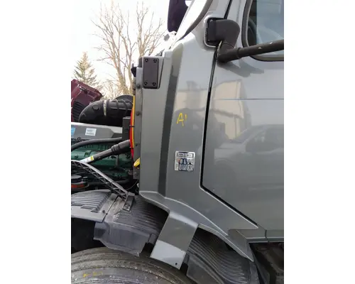 VOLVO VNL COWL