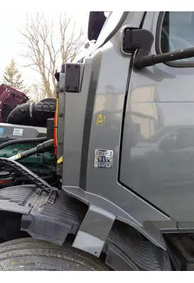 VOLVO VNL COWL
