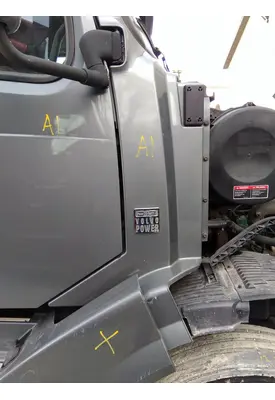 VOLVO VNL COWL