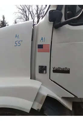 VOLVO VNL COWL
