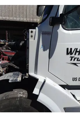 VOLVO VNL COWL