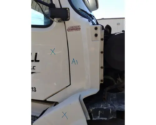 VOLVO VNL COWL