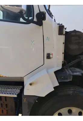 VOLVO VNL COWL