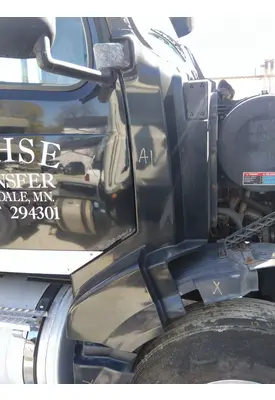 VOLVO VNL COWL