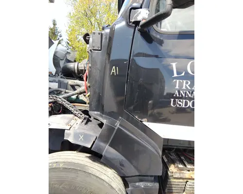 VOLVO VNL COWL