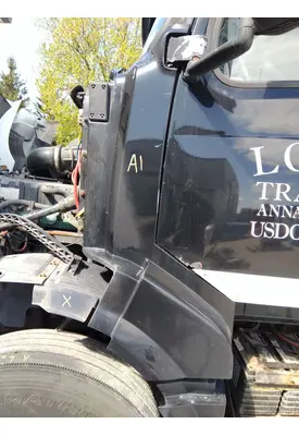 VOLVO VNL COWL