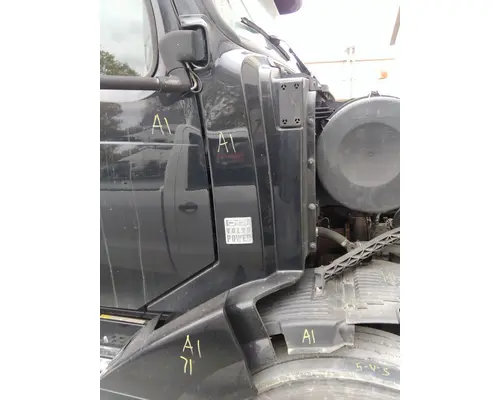 VOLVO VNL COWL