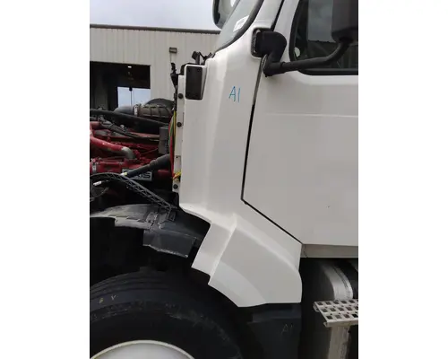 VOLVO VNL COWL