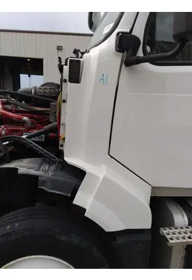VOLVO VNL COWL