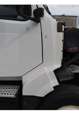 VOLVO VNL COWL
