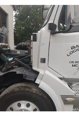 VOLVO VNL COWL