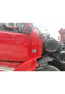 VOLVO VNL COWL