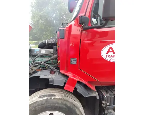 VOLVO VNL COWL