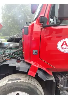 VOLVO VNL COWL
