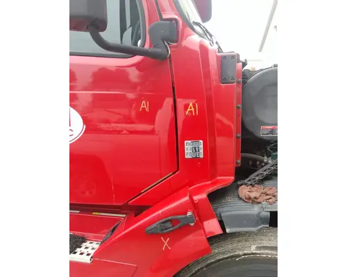VOLVO VNL COWL
