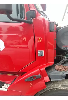 VOLVO VNL COWL