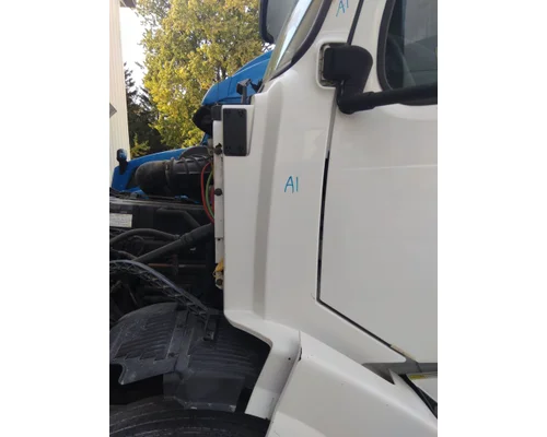 VOLVO VNL COWL