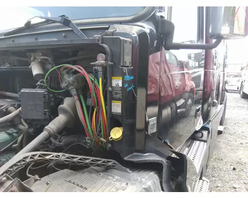 VOLVO VNL COWL