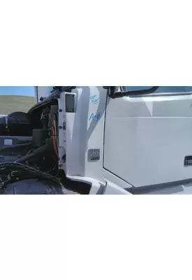 VOLVO VNL COWL