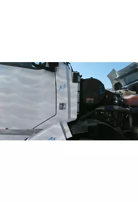VOLVO VNL COWL
