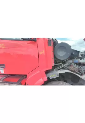 VOLVO VNL COWL