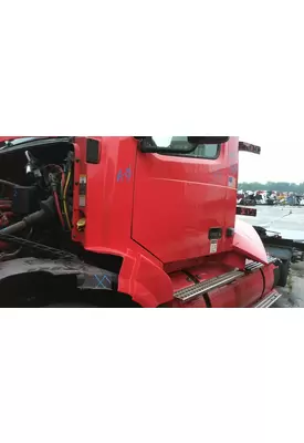 VOLVO VNL COWL