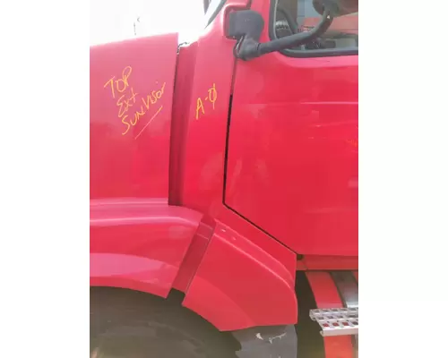 VOLVO VNL COWL