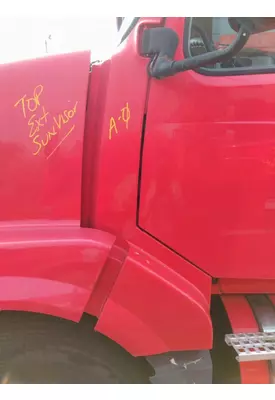 VOLVO VNL COWL