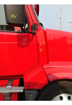VOLVO VNL COWL