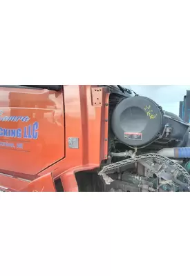 VOLVO VNL COWL