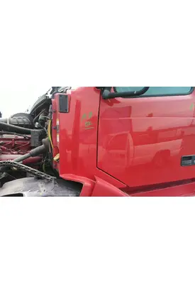 VOLVO VNL COWL